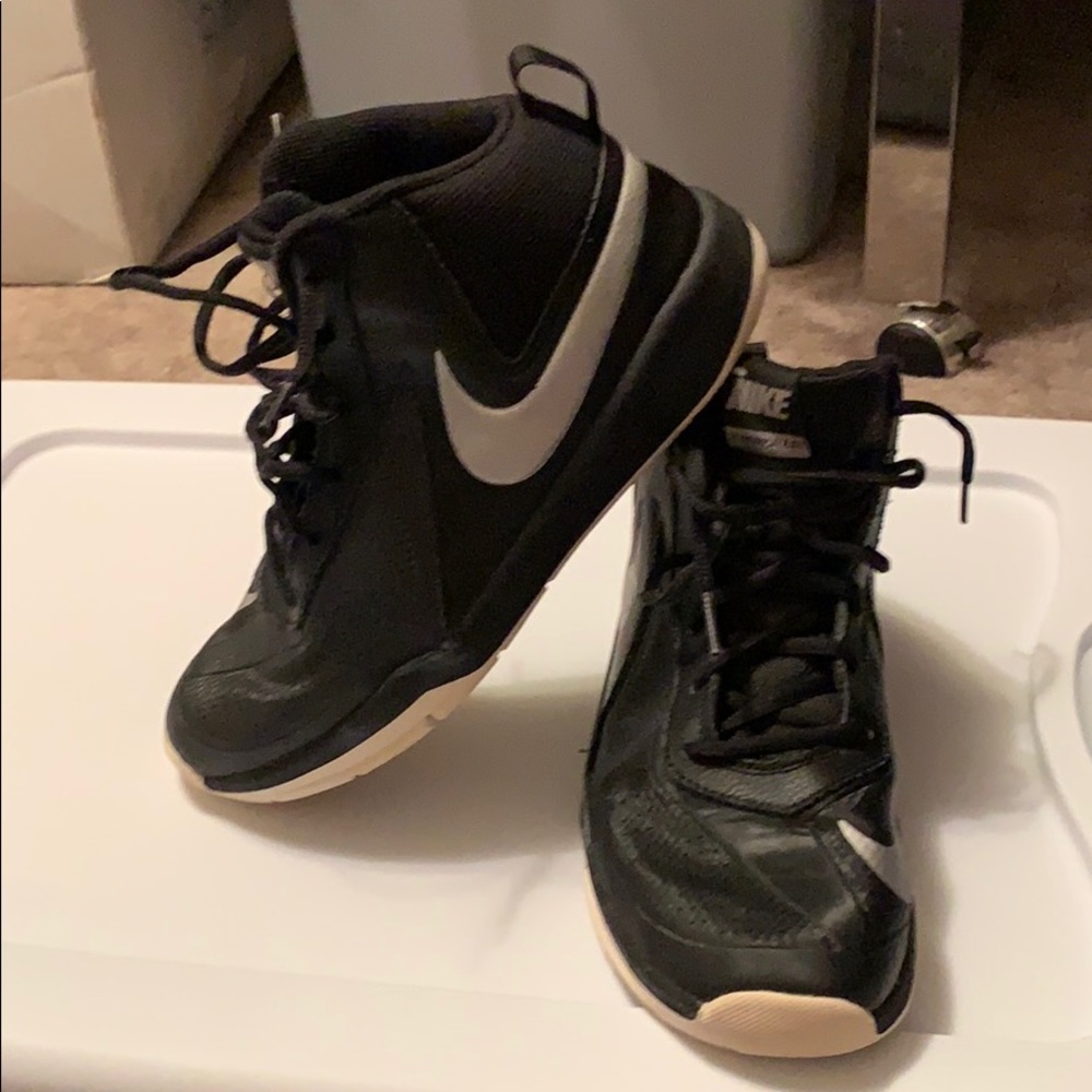 Nike youth basketball shoes